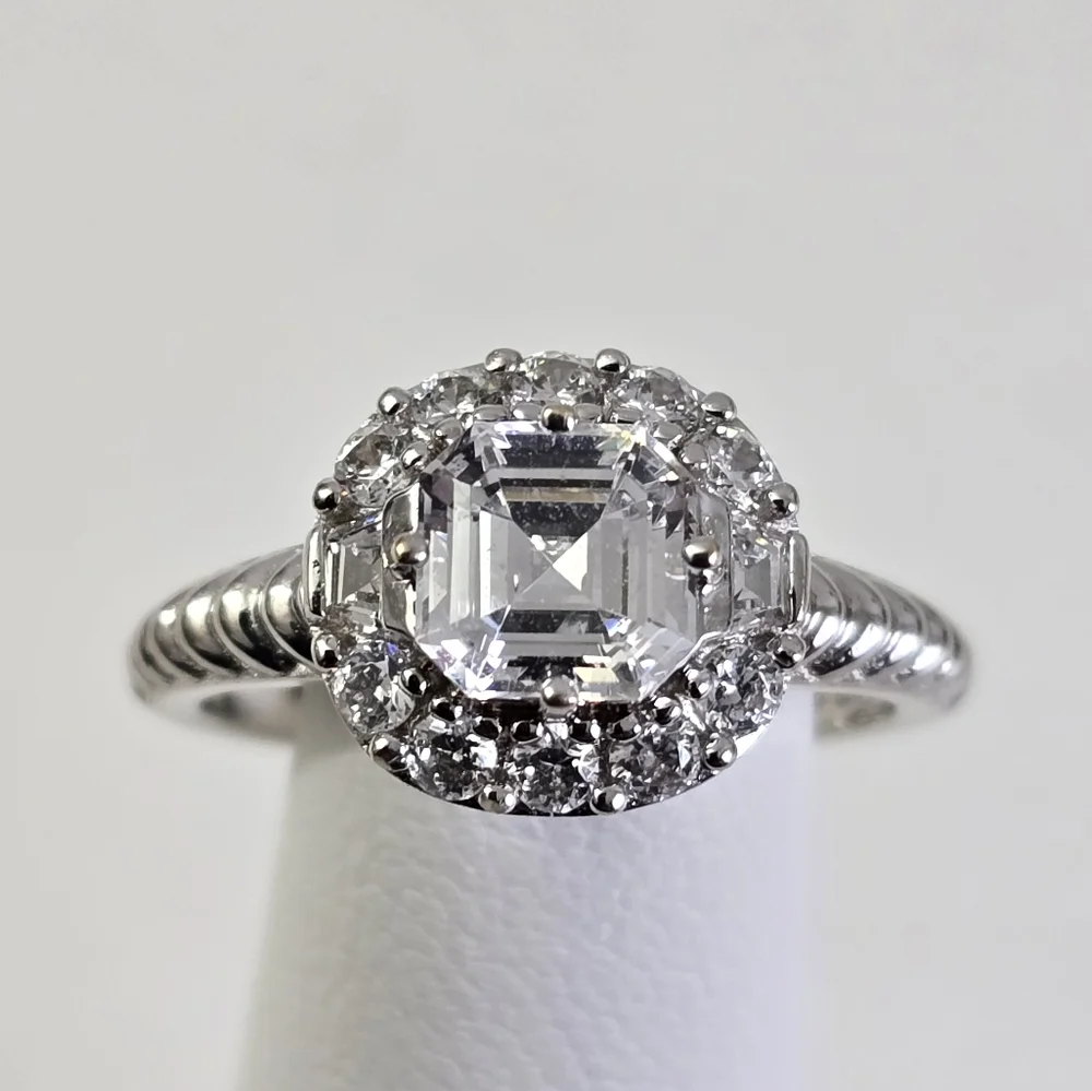 Watch Video / 14K Gold Assher Cut Solitaire Halo Ring